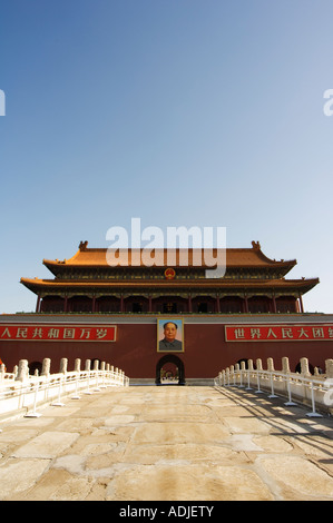 Porträt von Mao Zhe Dong auf das Tor des himmlischen Friedens, gebaut im 15. Jahrhundert am Rande des Platz des himmlischen Friedens Peking China Stockfoto