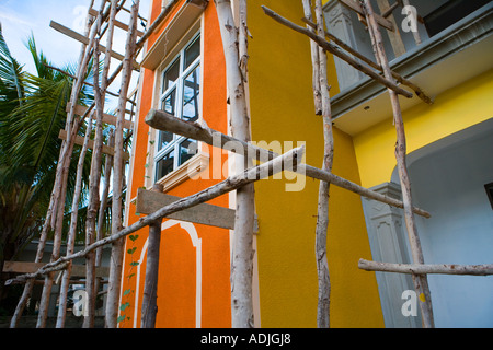 Farbenfrohe Gebäude kurz vor der Fertigstellung in "Flic En Flac", "Mauritius" Stockfoto