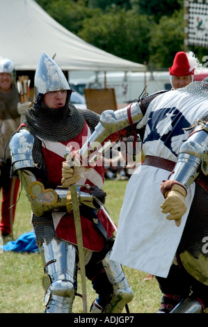 mittelalterliche Ritter kämpfen im Turnier Stockfoto