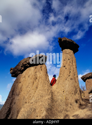 Beobachter unter Abwägung Felsen in der Nähe von Lake Billy Chinook Oregon Stockfoto