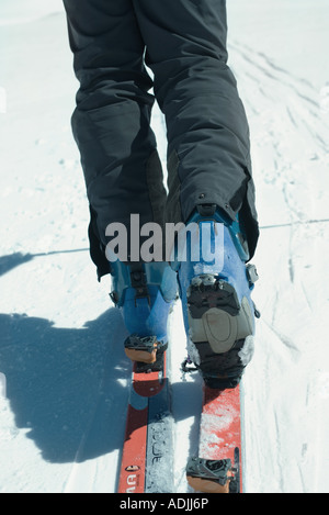 Skifahrer, close-up der Beine, Rückansicht Stockfoto