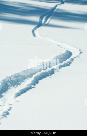 Reifen-Spur im Schnee Stockfoto