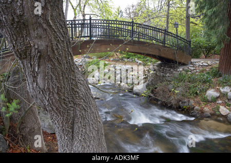 Brücke über den Bach in Lithia Park Ashland Oregon Stockfoto