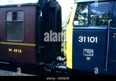 Diesel bespannte Zug aufs Schlachtfeld bei Shenton Station, Leicestershire, England, UK Stockfoto