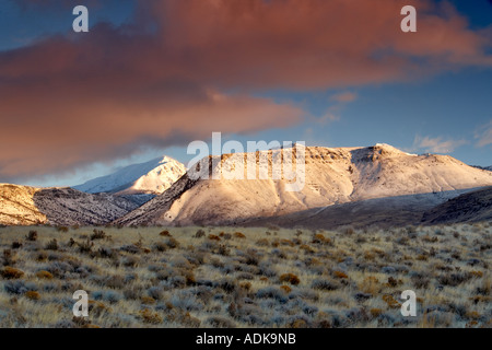 Sonnenaufgang auf der Steens Mountain mit frischem Schnee Oregon Stockfoto