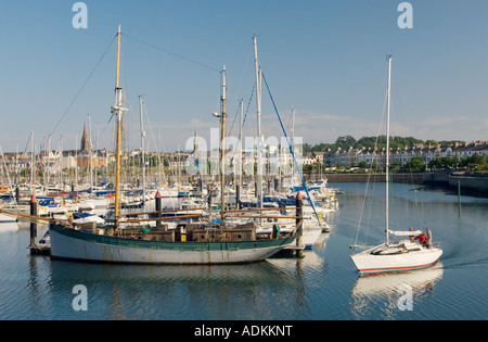 Bangor Seaside Resort Stadthafen in der Nähe von Belfast, County Down, Nordirland. Irlands größte Yachthafen. Stockfoto