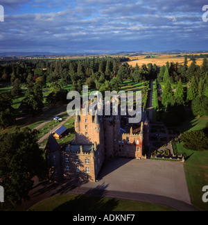 Glamis Castle Schottland Antenne Elternhaus der Königinmutter Elizabeth anzeigen Stockfoto