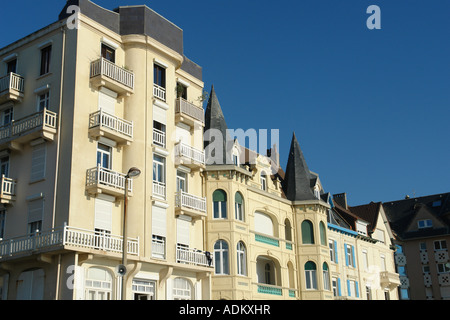 Häuser an der Strandpromenade von Wimereux (Côte d ' Opale-Pas de Calais-Frankreich) Stockfoto