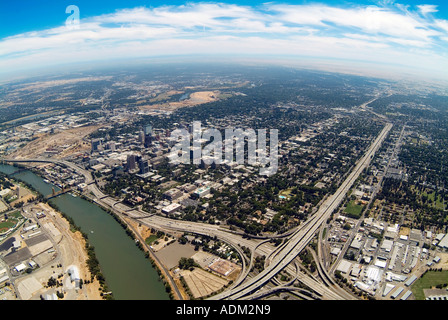 Luftaufnahme über dem Sacramento River und die Stadt Sacramento, ca Stockfoto