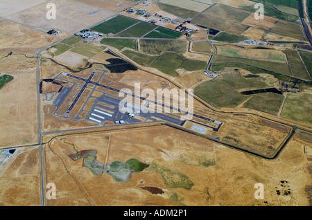 Luftaufnahme über Rio Vista, CA Flughafen Solano county Sacramento River delta Stockfoto