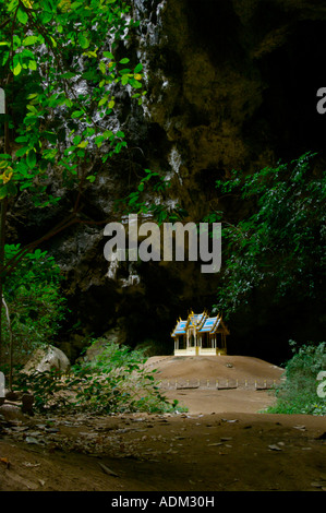 Die Kula Karuhadd Halle am Phraya Nakorn Höhle in Khao Sam Roi Yot Thailand Stockfoto