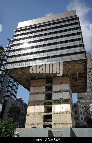 Stadt London Abbruchbaustelle entfernen Etagen vom Boden nach oben zum Dach aus Sichtbeton Core & klare Website für Neue CheeseGrater Gebäude Stockfoto