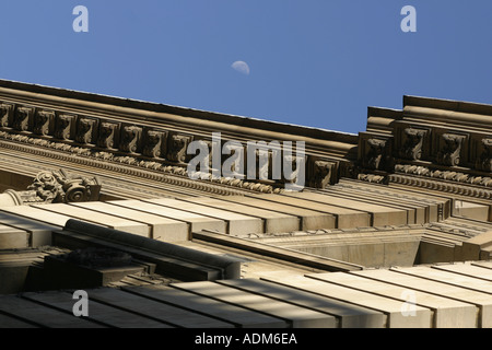 Ungewöhnliche Winkel des Entablature des imposanten Rumpf Guild Hall Humberside UK Stockfoto