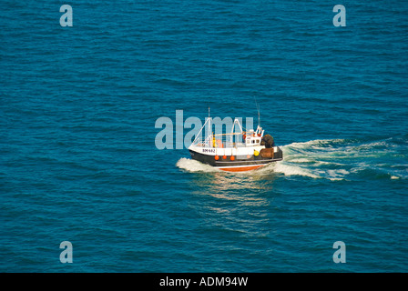 Inshore Trawler Fischerboot nach Hause Stockfoto