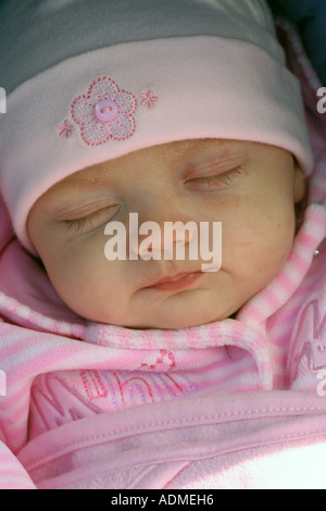 Zehn Wochen alten Baby Mädchen, Lucy. Glasgow, Schottland, Vereinigtes Königreich. Stockfoto