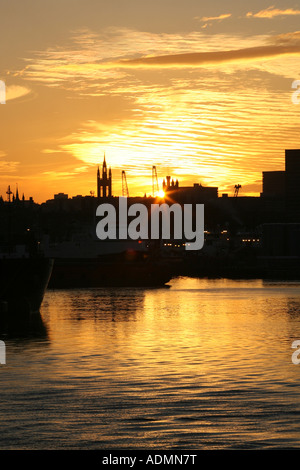 Hafen Sie bei Aberdeen, Scotland, UK, gesehen bei Sonnenuntergang Stockfoto