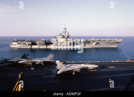 USS Saratoga und die USS John F. Kennedy zusammen Segeln Stockfoto