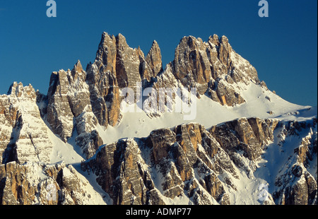 Mt. Croda da Lago, Campanile Innerkofler Und Cima d' Ambrizzola im Abendlicht, massiv im Winter, Blick vom Cinque Torri, Ita Stockfoto