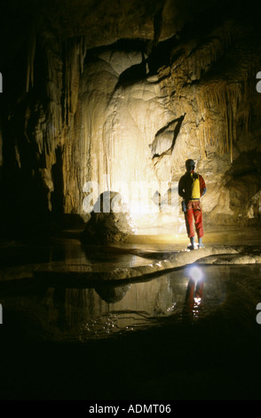 Höhle, Grotte Gournier, Höhlenforscher in dekorierten Saal, Frankreich, Vercors Stockfoto