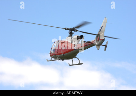 Westland Aerospatiale Gazelle HT-3 XW858 C G-Massenspeicher im Flug am Breighton Flugplatz West Yorkshire Stockfoto