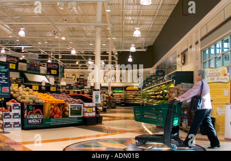 Gemüse in Abteilung des großen amerikanischen Supermarkt Stockfoto