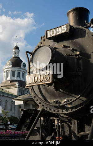 Dampf-Lokomotive Bund Becken und Rathaus Kingston Ontario Kanada 2007 Stockfoto