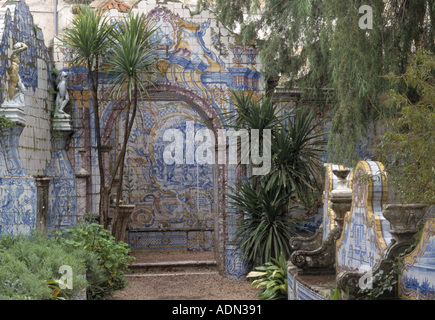 Lumiar Bei Lissabon, Barockgarten Quinta Dos Azulejos, Mitte des 18. Halbmonatsschrift, Weg, Bogen Und Bänke Stockfoto