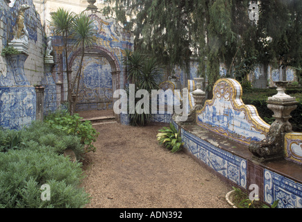 Lumiar Bei Lissabon, Barockgarten Quinta Dos Azulejos, Mitte des 18. Halbmonatsschrift, Weg, Bogen Und Bänke Stockfoto