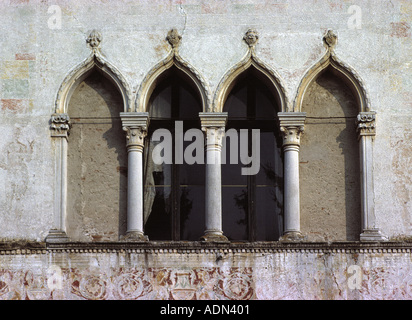 Carmignano di Brenta, Villa Spessa, Fassadendedail Mit Dekorationen aus Dem 15. Halbmonatsschrift Stockfoto