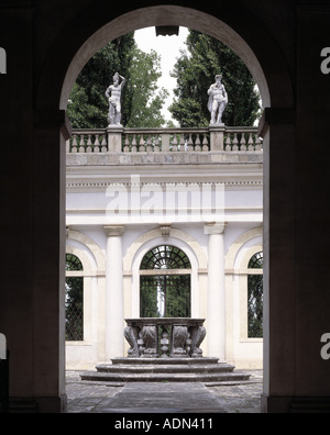 Pontecasale di Candiana, Villa Garzoni, Blick aus Dem Säulengang in Den Innenhof Stockfoto