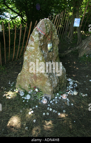 Joe Strumer Gedenkstein auf dem Glastonbury Festival 2005. Worthy Farm Somerset England. Stockfoto