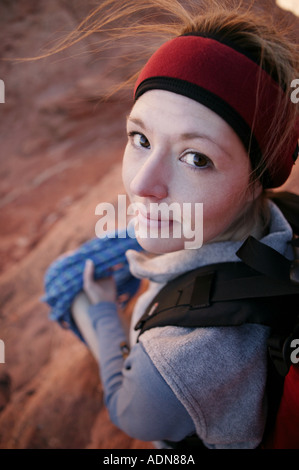 Mädchen-Kletterer Aufwickeln Kletterseil Stockfoto
