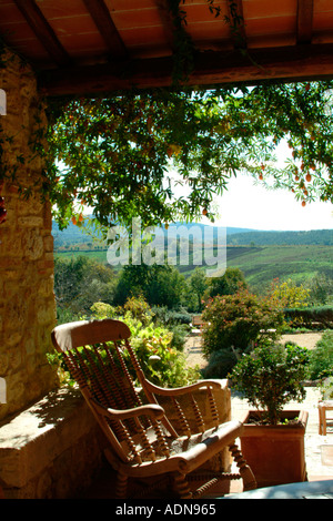 Blick über die toskanische Landschaft von der Terrasse bei Pieve ein Castello Stockfoto