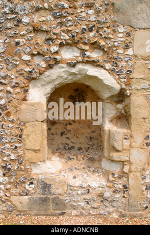 Zerstörtes Mauerwerk an Skelettteile Priory, West Sussex, England Stockfoto