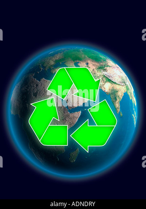 Recycling-Symbol über der Erdkugel Stockfoto