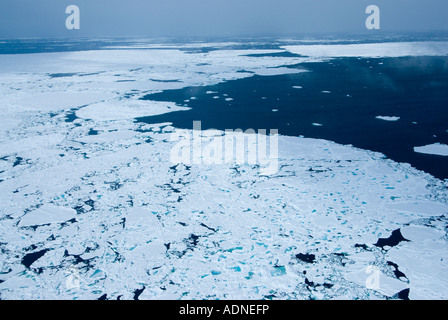 Packeis in den Strömungen des Lancaster Sound bewegen verhindert Versand außer Eisbrecher Stockfoto