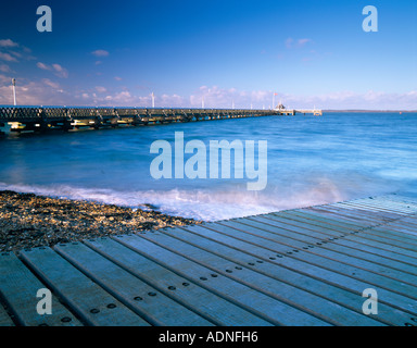 Cool Blue Wintertag, Yarmouth Pier, Yarmouth, Isle Of Wight, England, UK Stockfoto