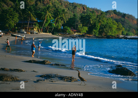 Menschen, die Angeln am Playa Montezuma Nicoya Halbinsel Guanacaste Costa Rica Stockfoto