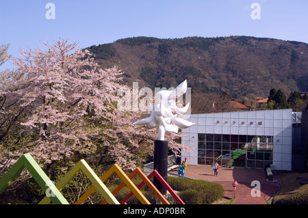 moderne Skulpturen und Kunst zeigt im Hakone Open Air Museum Chokokuno Mori Hakone Kanagawa Präfektur, Japan Asien Stockfoto