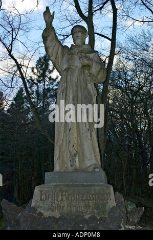 Statue des Heiligen Franziskus auf dem Apollinaris-Berg in der Nähe von Remagen Stockfoto