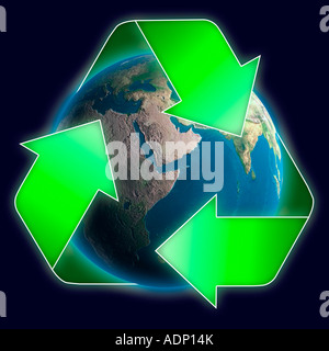 Recycling-Symbol über der Erdkugel Stockfoto