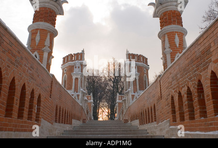 Natur Park Tsarizino Winter in Moskau Herrenhaus Bridge it Tower Stockfoto