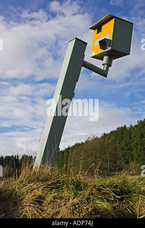 Geschändeter Gatso Blitzer auf der A40 Oxfordshire England United Kingdom Stockfoto