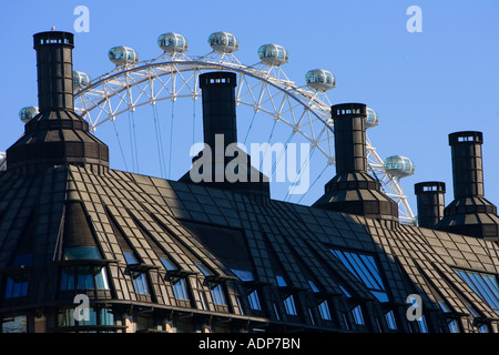 British Airways London Eye über Dächern England Großbritannien gesehen Stockfoto