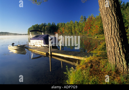 Morgenlicht an Freunde See Adirondack Mountains New York State Stockfoto