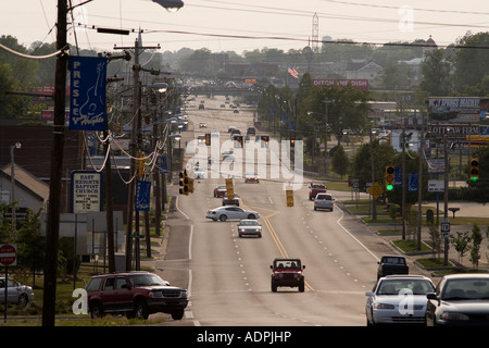 Tupelo Mississippi - Presley Höhen und Main Street mit Tupelo Hardware in der Ferne: Pilgerstätte für Fans von Elvis. Stockfoto