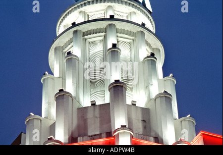 Paris France, Rex Movie Theater, Art déco-Architektur, Top, beleuchtet bei Nacht, Vintage-Kinos Architektur Design Architectural Detail at Dusk, Stockfoto