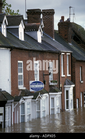 Überflutete Häuser und Geschäfte in Bewdley nach den Fluss Severn seinen Ufern Worcestershire England platzt Stockfoto