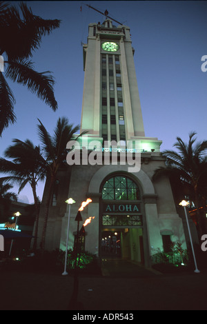 Aloha tower in der Abenddämmerung Honolulu Oahu Hawaii N Pazifik Stockfoto