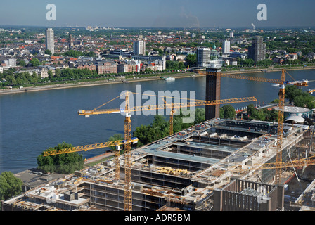 zeigen Sie aus dem LVR-Turm auf dem Rhein und dem Messegelände, Deutschland, Nordrhein-Westfalen, Köln an Stockfoto